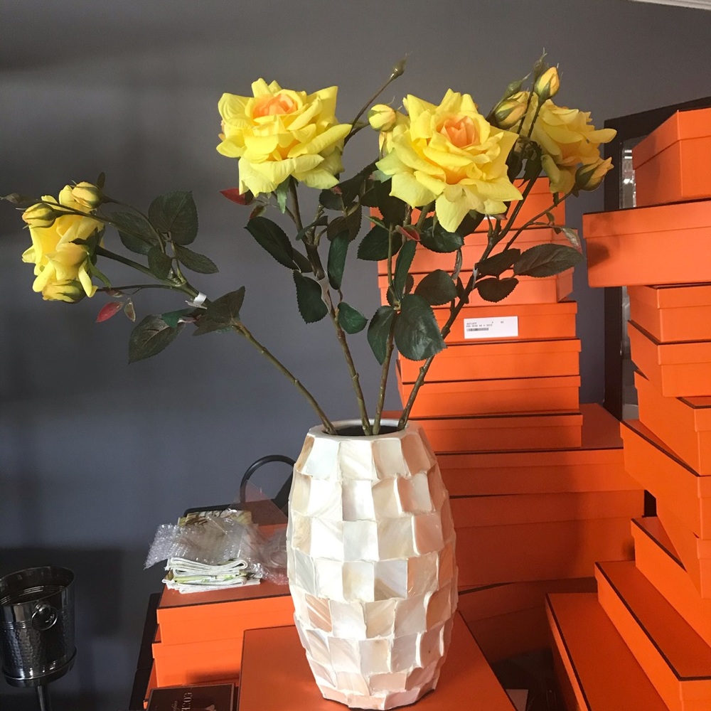 New set of 4 Pier 1 yellow roses no offers